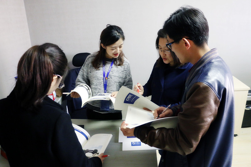 团支部开展企业画册改版招募活动